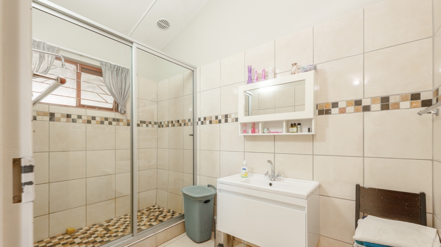 5 Bedroom Property for Sale in Struisbaai Western Cape